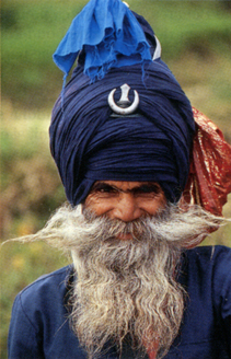 Un Sikh porte le plus souvent un magnifique turban. Signe ostensible ou froid au crâne ?