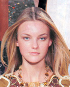 Melle Félatronche, vedette de Paco Rabane.
